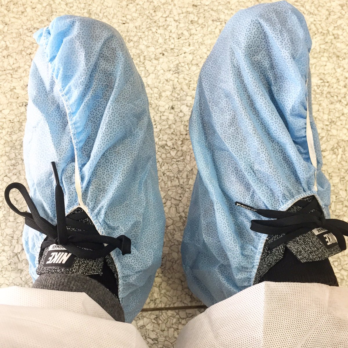 ScottPorter's tweet photo. Almost forgot... #FreshKickFriday hospital edition. Vapo's under some breaking bad shizz. 
🔥 🔥 🔥 🔥 😂 😂 😂 👟 👟 https://t.co/GuMqddaQTX