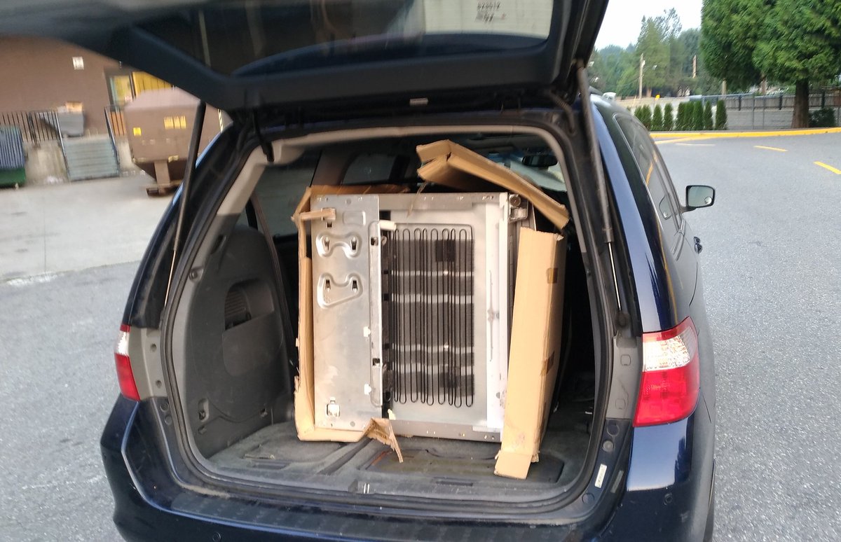 cameronboyes's tweet photo. The cargo capacity of a 2006 @HondaCanada Odyssey is approximately 1 fridge #withroomtospare https://t.co/pfgqy73lpJ