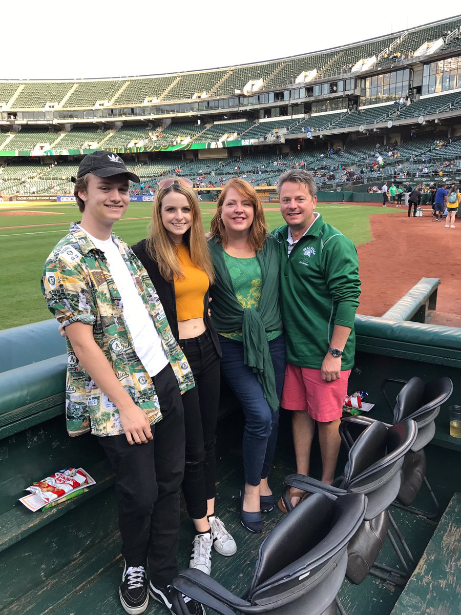 tricialarkin's tweet photo. #atthecoliseum https://t.co/LthrNQxSUn