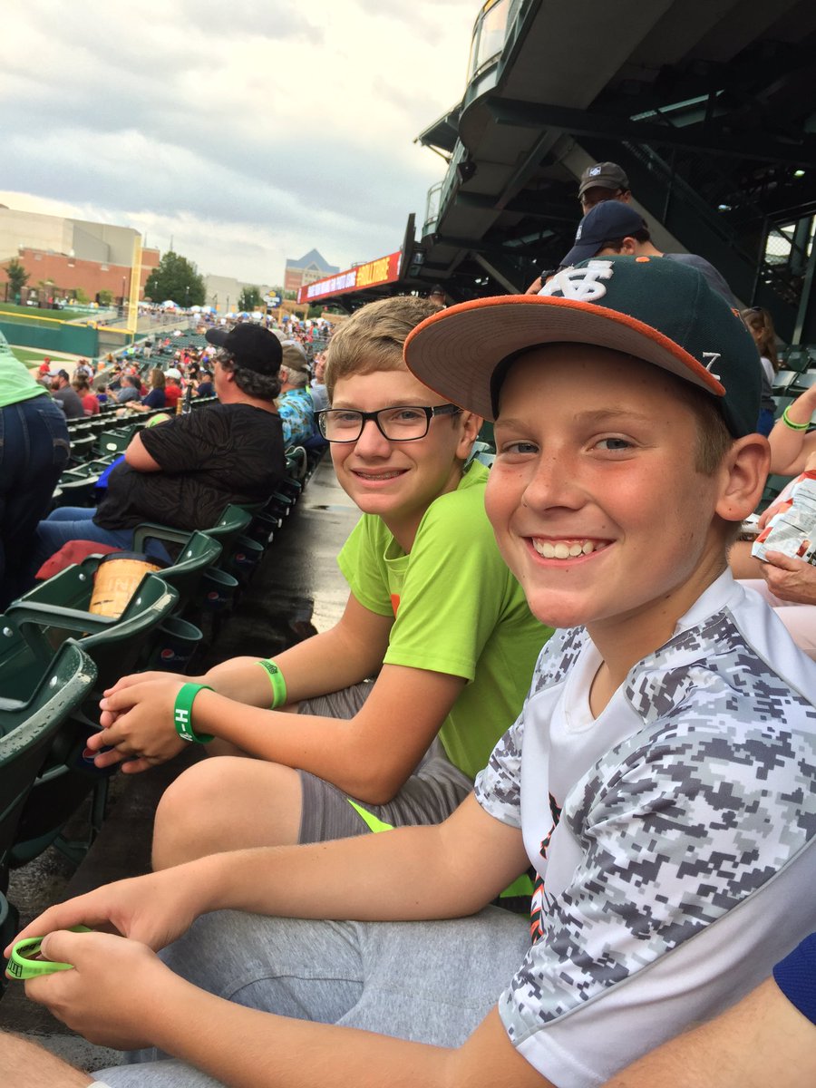 MbHolland1's tweet photo. Ready to see @indyindians play. Rain can't stop us! #rolltribe https://t.co/az7e1rMMwQ