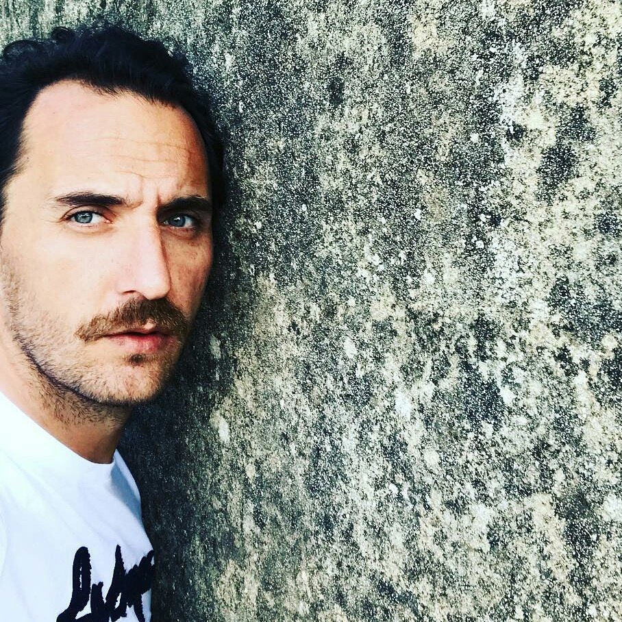 FiratCFansChile's tweet photo. 📷🇹🇷🌞🇫🇷 De Sunshine Paradise 
https://t.co/SlMgqkLzqu 👈😙
My Angel @fratC all our love for you 😍🌙 https://t.co/QCzC7z3wY7