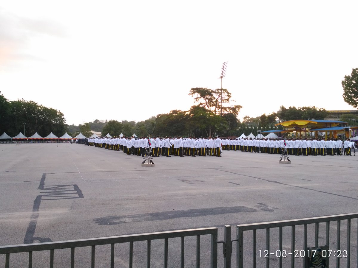 Cikpajelina's tweet photo. Reminds me of my commission on august 15 #throwback #batch34 💂💂 https://t.co/3NjC4bIeCT
