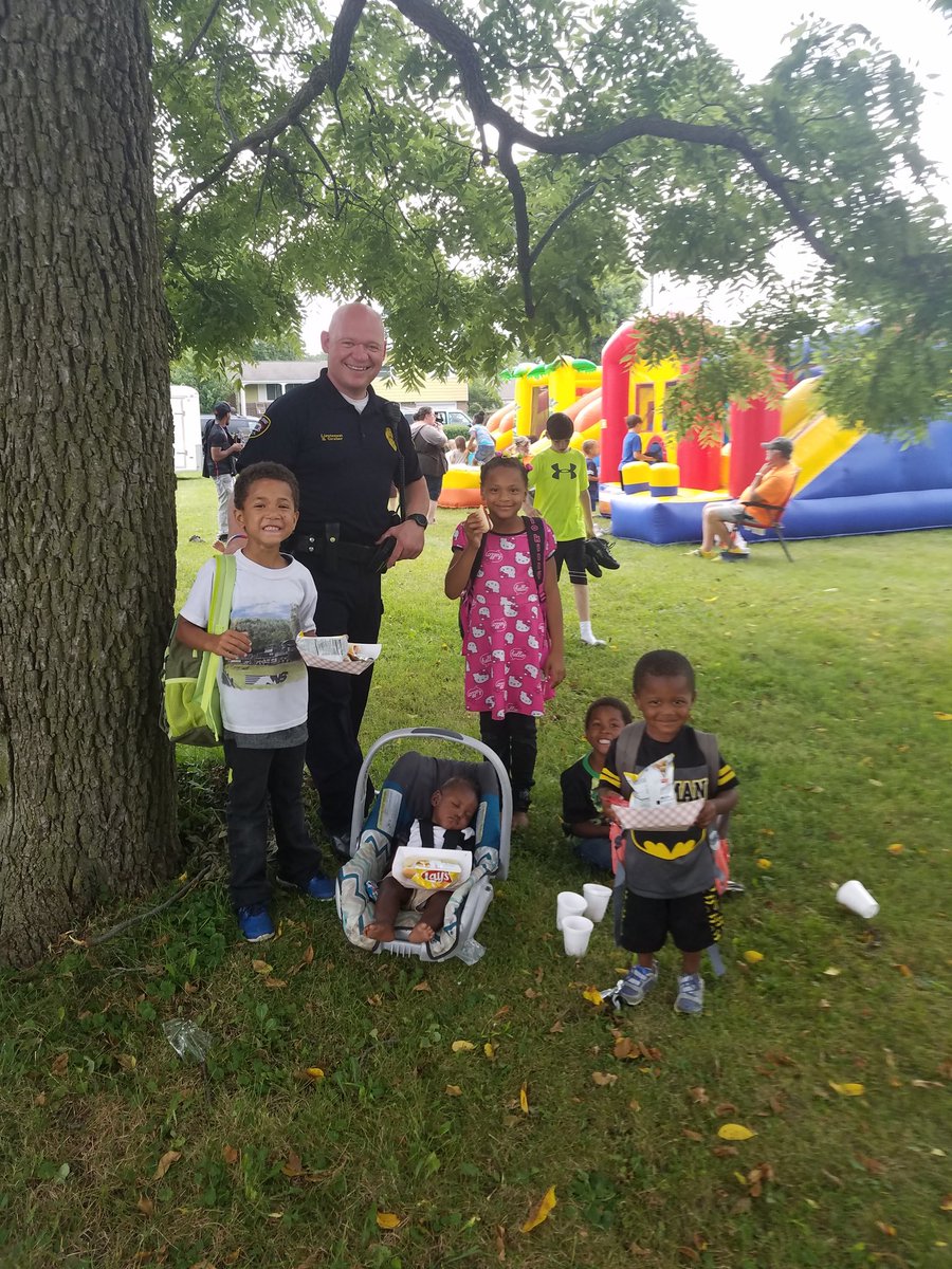 marion_police's tweet photo. Thanks to our faith based partners who assisted our MPACT Program in giving away 340 back to school packs and supplies today. #PositiveMPACT https://t.co/HxkPMwfRpp