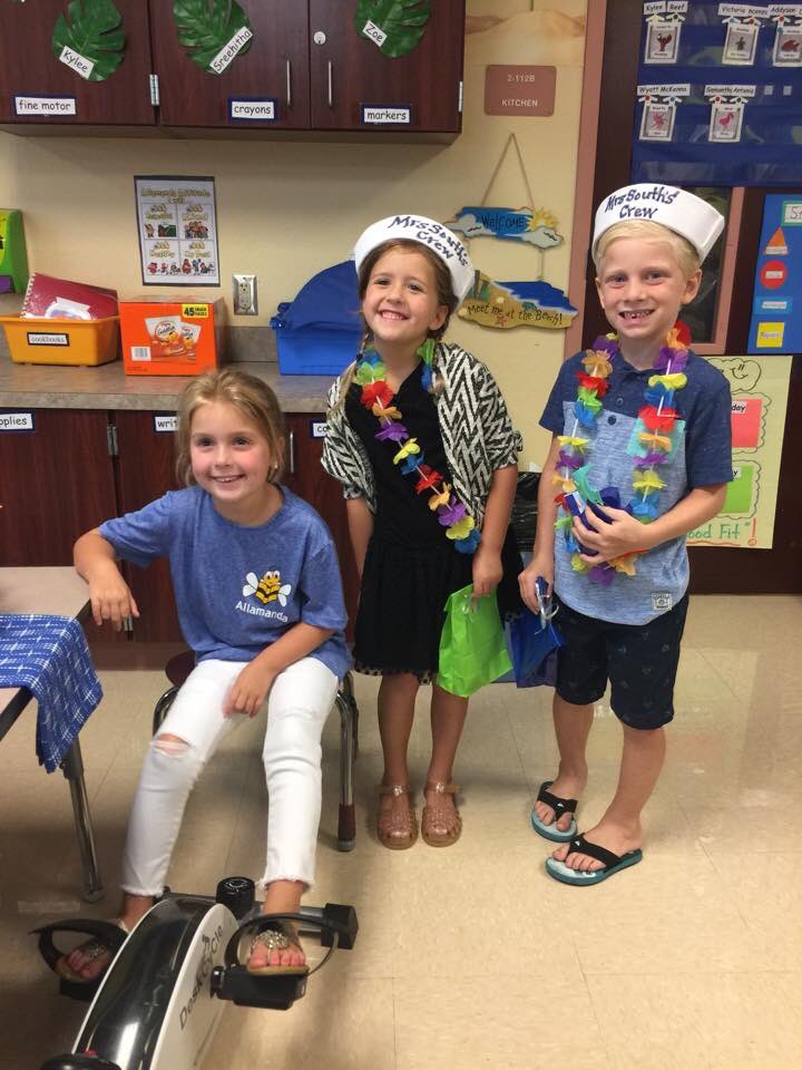 Bethany_Robins's tweet photo. Excited teachers, parents, and kids! What a great day!!!! #backtoschool #publicproud #isitmondayyet @AllamandaES https://t.co/ISGF4mKxP4