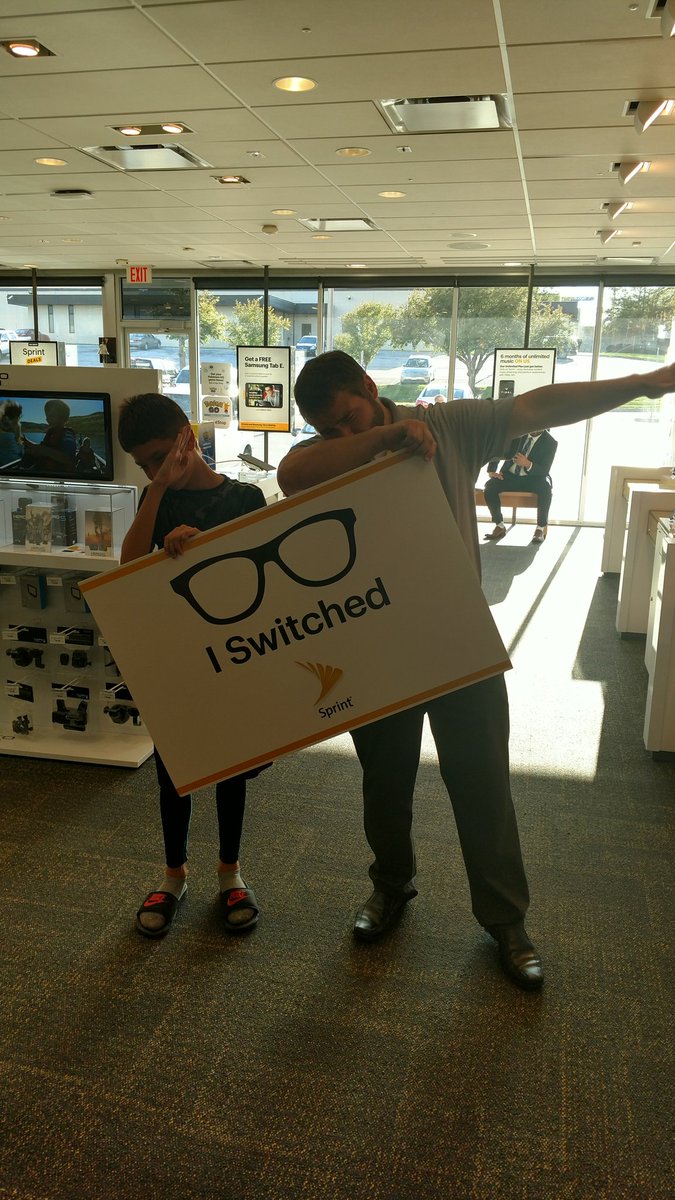 Sprint7803's tweet photo. Dabbin on our Sprint deals for mom, but wait it's his birthday!! LOGO thanks ATT
@HoosierCrouch @LangerSprint https://t.co/34XGm0hM0m