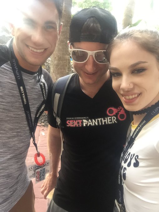 Watch Dave Dixon's leaked NSFW photo on TwXstars