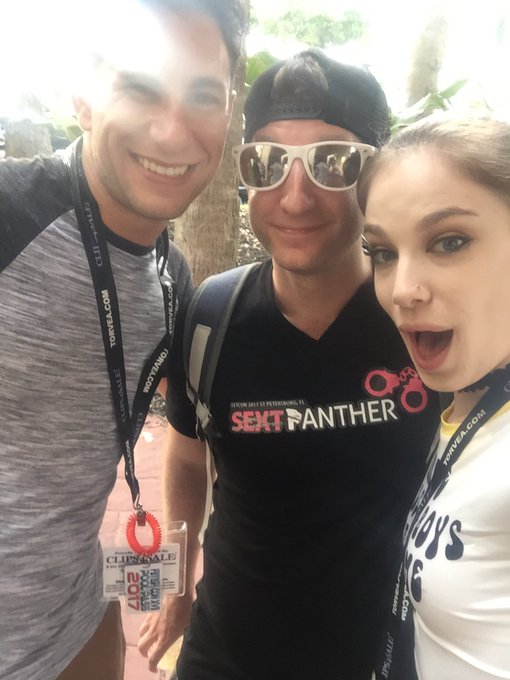 Watch Dave Dixon's leaked NSFW photo on TwXstars