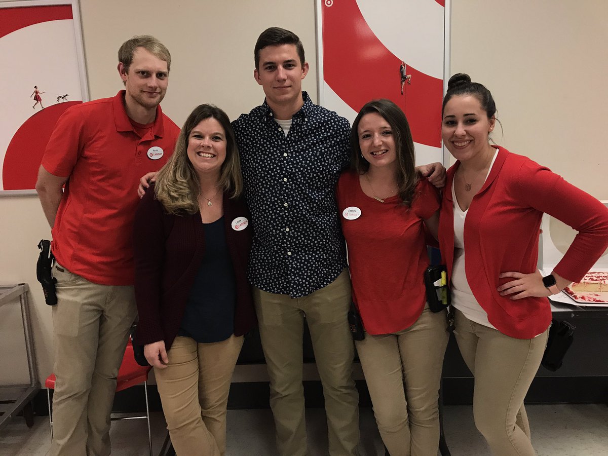 jonesdestiny_'s tweet photo. It was an amazing opportunity to have you this summer @jhsuelzer1350 #intern2017 #WorkSomewhereYouLove @Kentucky444 https://t.co/HBrzkPYr06
