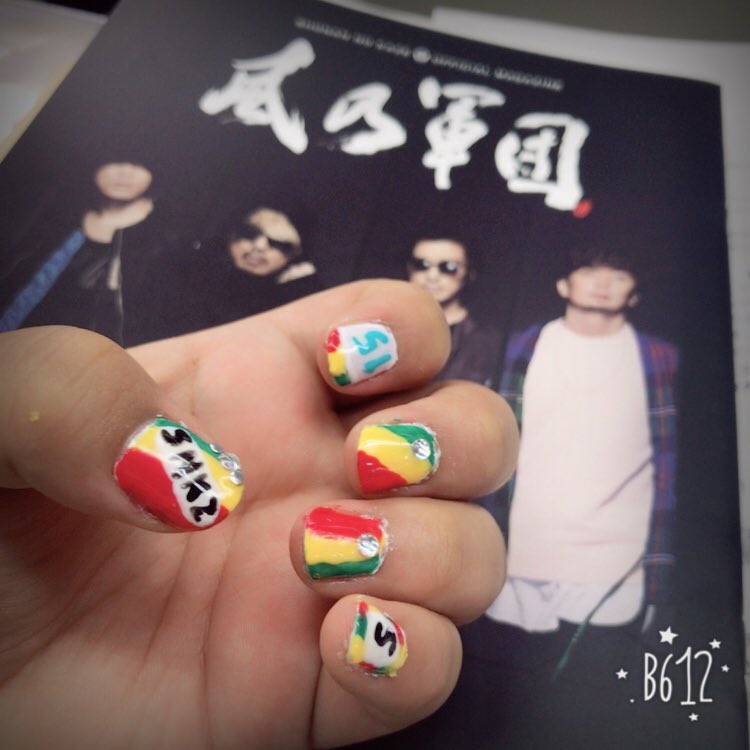 kanaooooooooooo's tweet photo. セルフネイル雑すぎるけど
両手両足三時間かけて頑張ったw https://t.co/pKrPWUzaSP