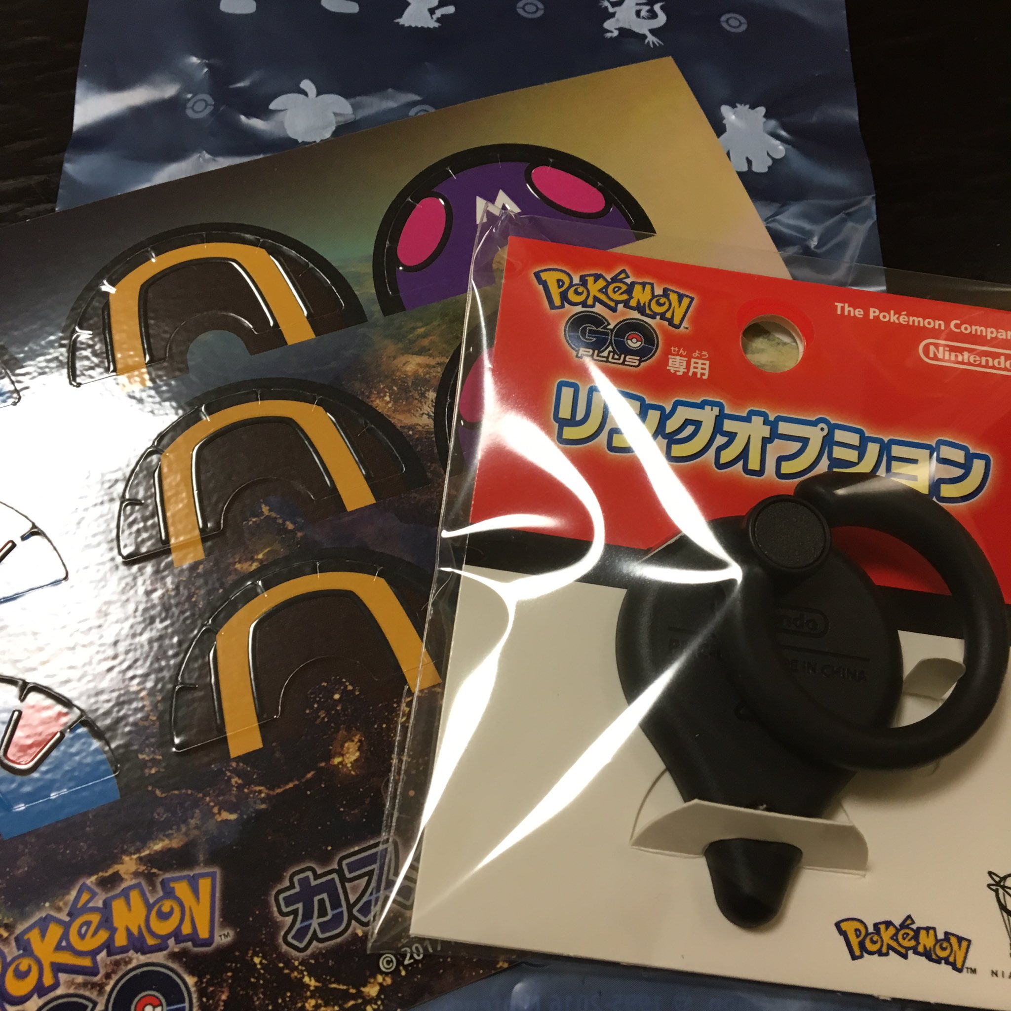 りゅうあ Pa Twitter ポケモンgo Plusのリングオプションを買ったらカスタマイズシールをもらった シールをみた旦那が 今時 仮面ライダー電王のシール と 確かにそう見える色合いw ポケモンgo 仮面ライダー電王 T Co Cmsq93bmv4 Twitter