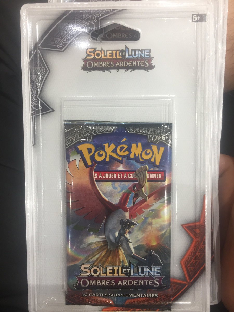 DistriPoke's tweet image. Bref j’ai réussi à avoir Dracaufeu