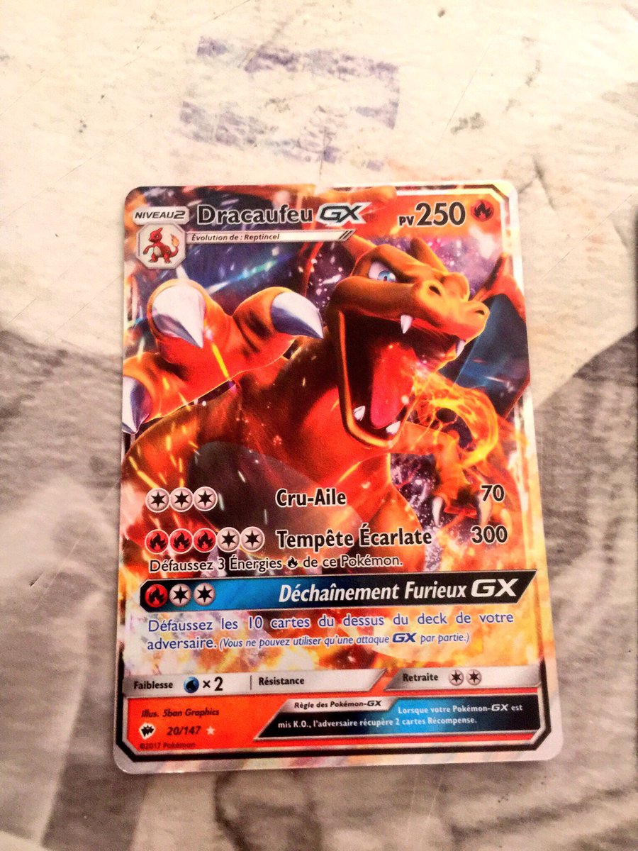 DistriPoke's tweet image. Bref j’ai réussi à avoir Dracaufeu