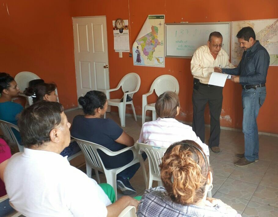 DMSPDGO's tweet photo. #DMSPDGO se reúne con el Comité de la col. Máximo Gamiz para dar formalidad, asi como tratar diferentes temas de interés para la comunidad. https://t.co/f7imI2MOtn