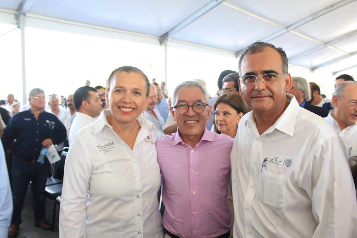 Lic. Ana Isabel Lerma Dir. de @ITdeMatamoros y Mtro.Gerardo Terán Cantú Del. Fed. <a href="/SEP_mx/">SEP México</a> en Tam saludando al SubSecretario <a href="/SalvadorJaraG/">salvador jara guerrero</a>