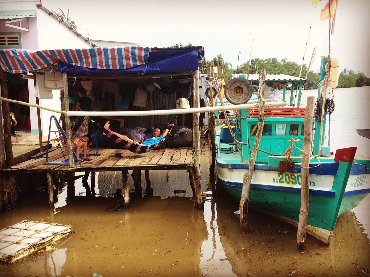 BiteMeOnTheGo's tweet photo. Another kind of life. 
#Vietnam #lifestyle #chilling #TGIF https://t.co/ziBQivmPDW