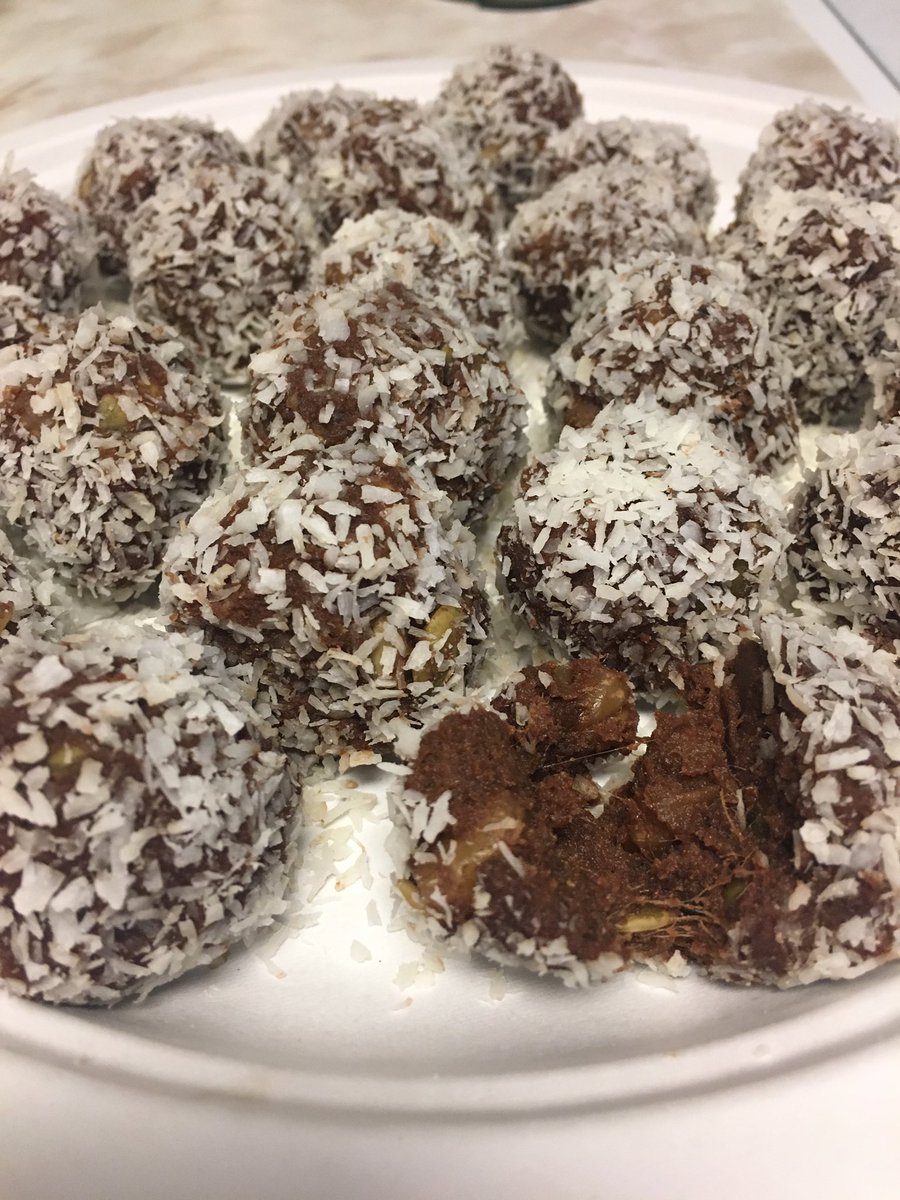 MiAnDelaCruz's tweet photo. https://t.co/2kpl4JBIyE chocolate walnut bites!!!! #baam! #paleo #143 so good! #chefbabe #happiness #fitness #positivity https://t.co/Lsmdmn0TlN