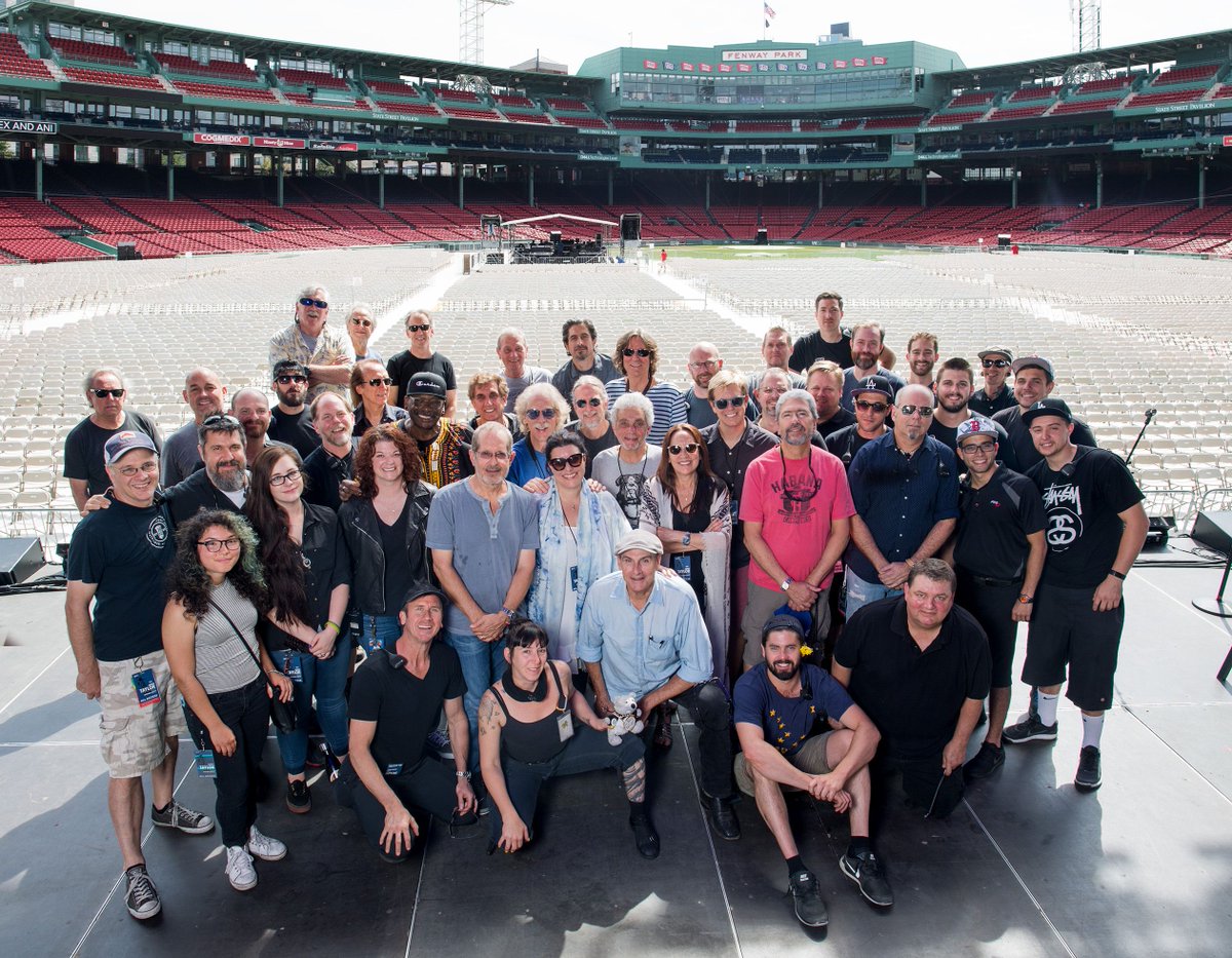 JamesTaylor_com's tweet photo. The gang's all here at @FenwayPark! Thank you from James, the band and the crew. Reply if you're here with us! (Photo: @IvinsImages) https://t.co/gJHfsObM2l