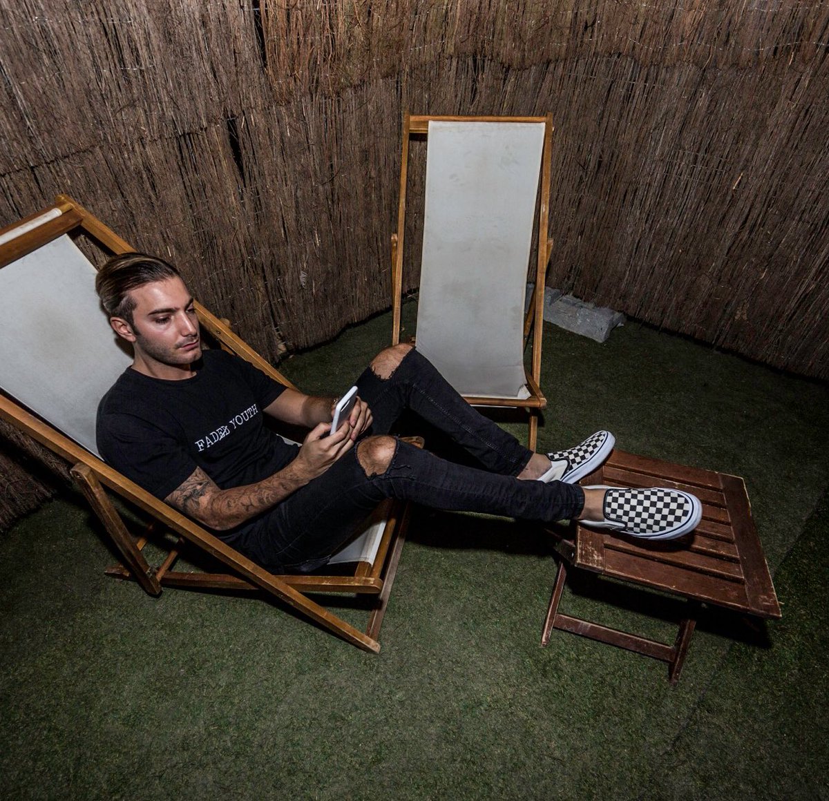 New phone who dis? https://t.co/x2VVrfy6ar