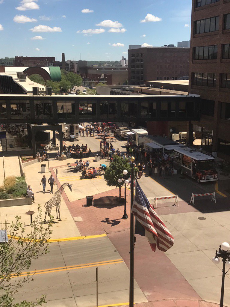 paulgausman's tweet photo. Do you know what's cool?! Food truck Friday in downtown Sioux City! #funandtasty https://t.co/mojncMVvio