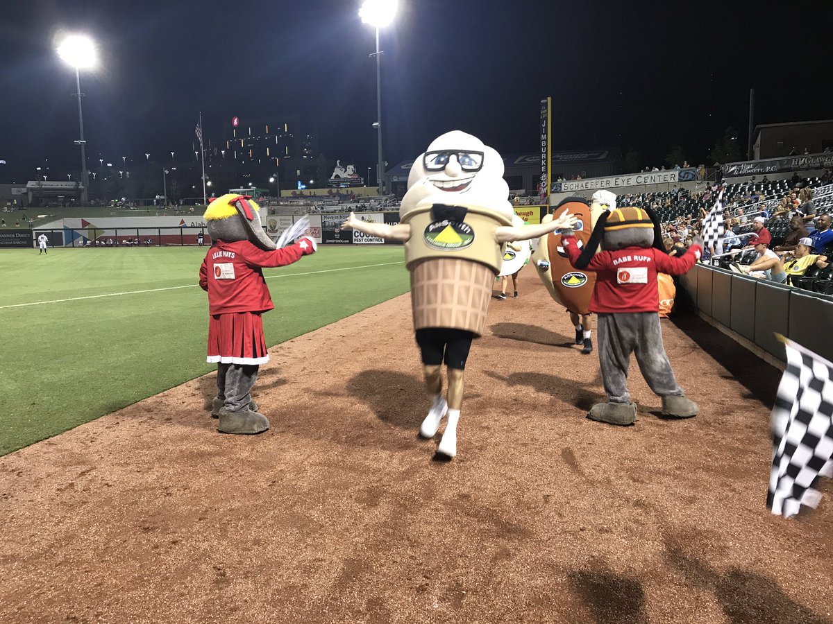 SammyLegend16's tweet photo. Chalk one up for the "old guy" in the @AllSouthApp #FastFoodRace tonight! https://t.co/9WZvBeiy7L