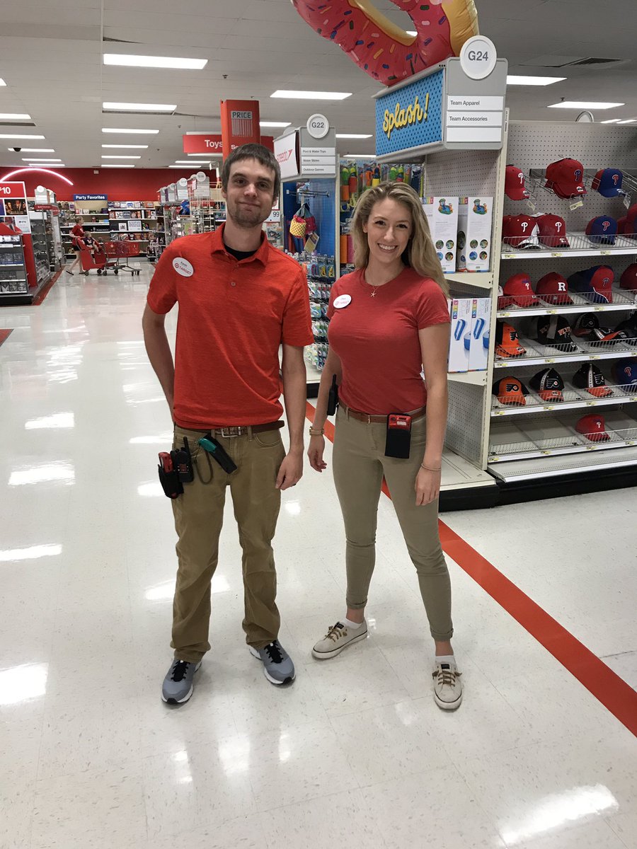 Klanger28's tweet photo. Time flies when you #lovewhatyoudo Thank you Intern Chloe for an awesome summer watching you grow at Target #TeamBeastMode #TGTIntern2017 https://t.co/BrpE1U79hl