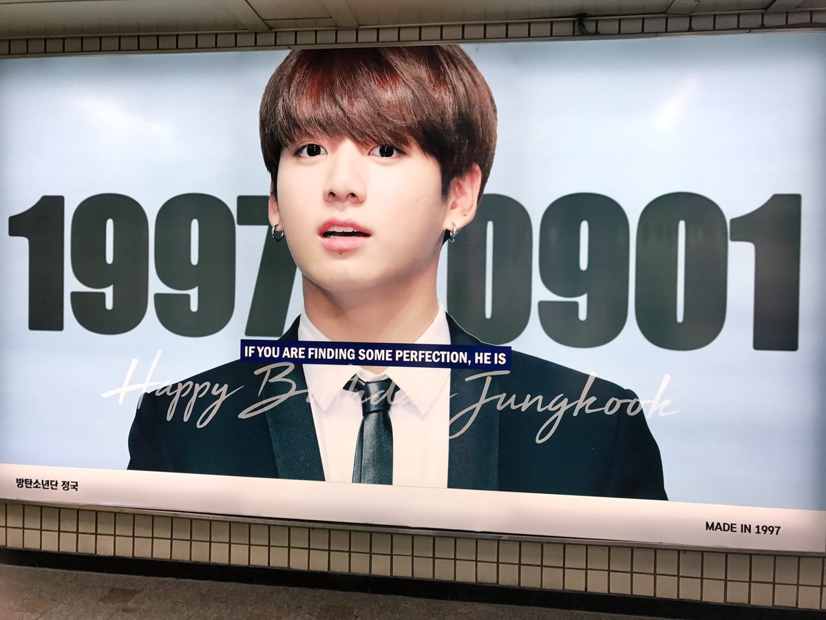 madein1997_jk's tweet photo. 🎁 Golden Pitch Part.1
(조금 늦어버린 공지)
지하철 압구정역 2번출구 생일 광고
8월 14일~9월 13일
해시태그 이벤트 #0901정국데이 참여하시고 선물받아가세요. https://t.co/SApBHYARcT