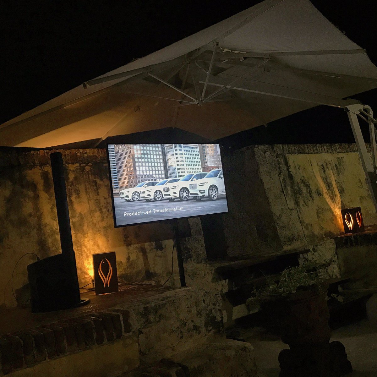 frankymostro's tweet photo. Mañana a prueba la nueva Volvo XC60, si no regreso el lunes, vengan por mí!!!
Que seguro estaré en el bote!!
#NuevoVolvoXC60 https://t.co/bUEs8XiMWl