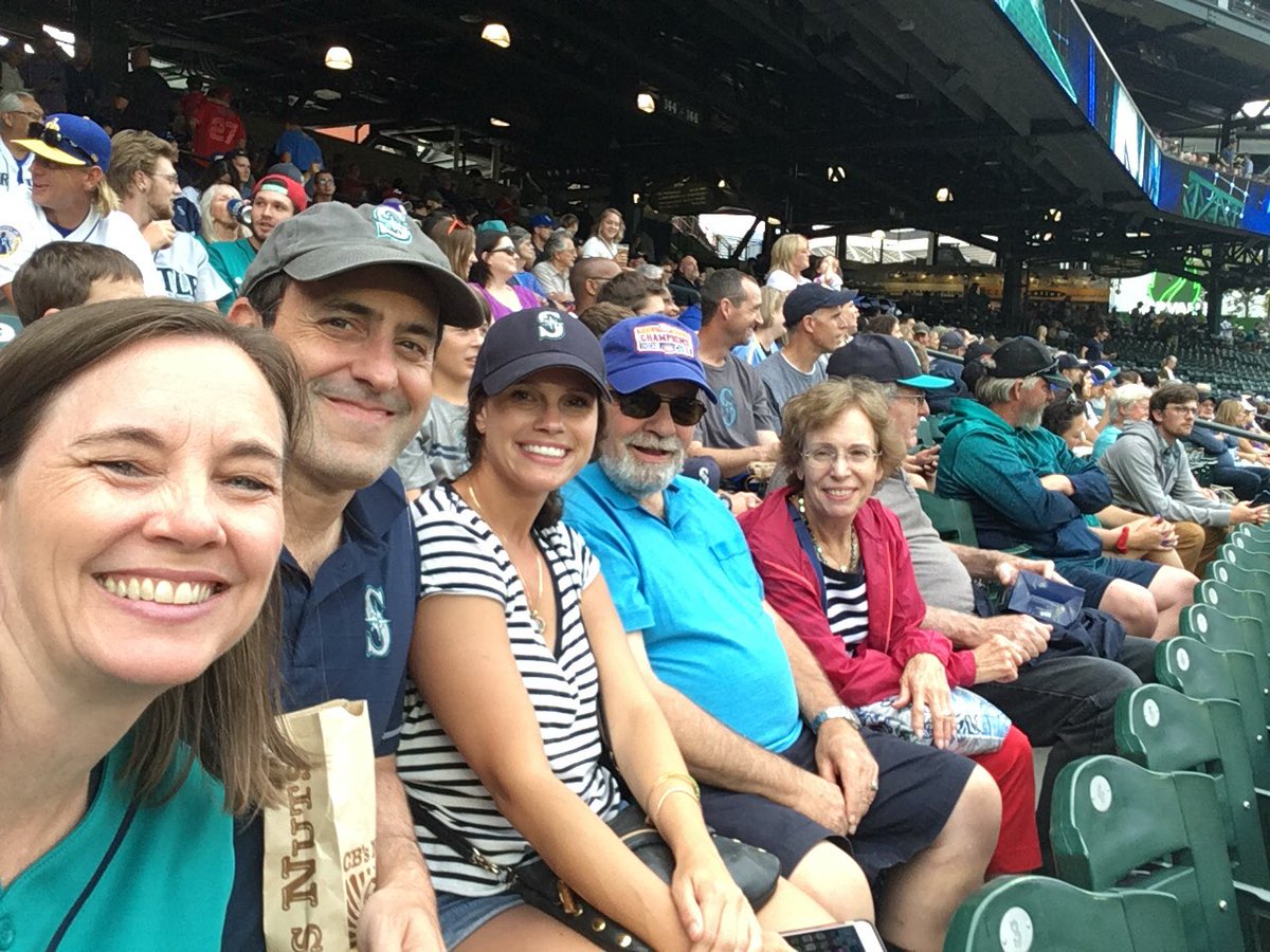 LadyGretchenM's tweet photo. Bringing the fam from Indy! Go Mariners! #whereiroot #gomariners #exce11ence https://t.co/UgIOjol87n