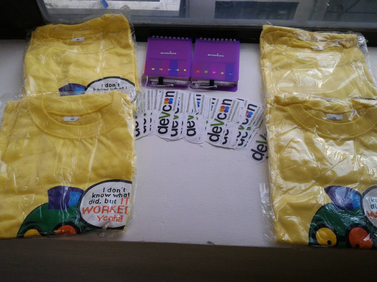 DEVCONPH's tweet image. Freebies for our #ReactJSCodeCamp participants! #DevConPH