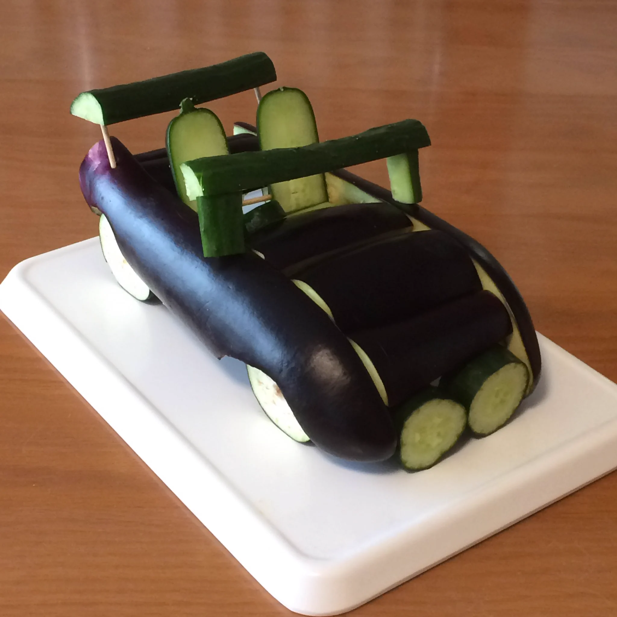 これは素晴らしい！お盆なので車好きだった父に野菜で車を作ってみた！