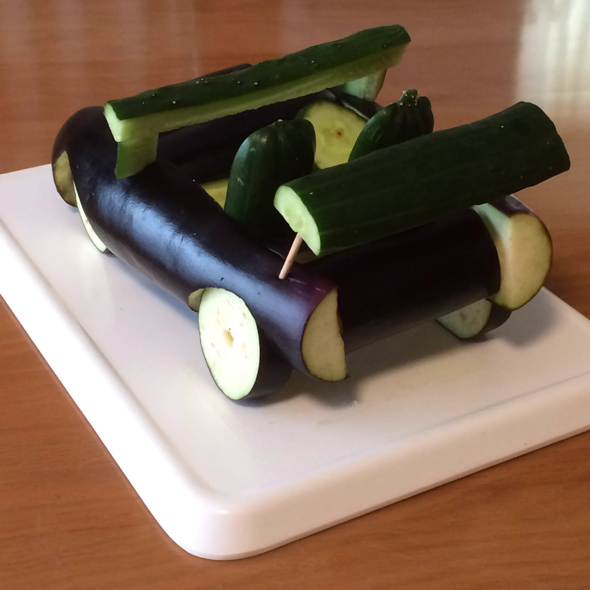 これは素晴らしい！お盆なので車好きだった父に野菜で車を作ってみた！