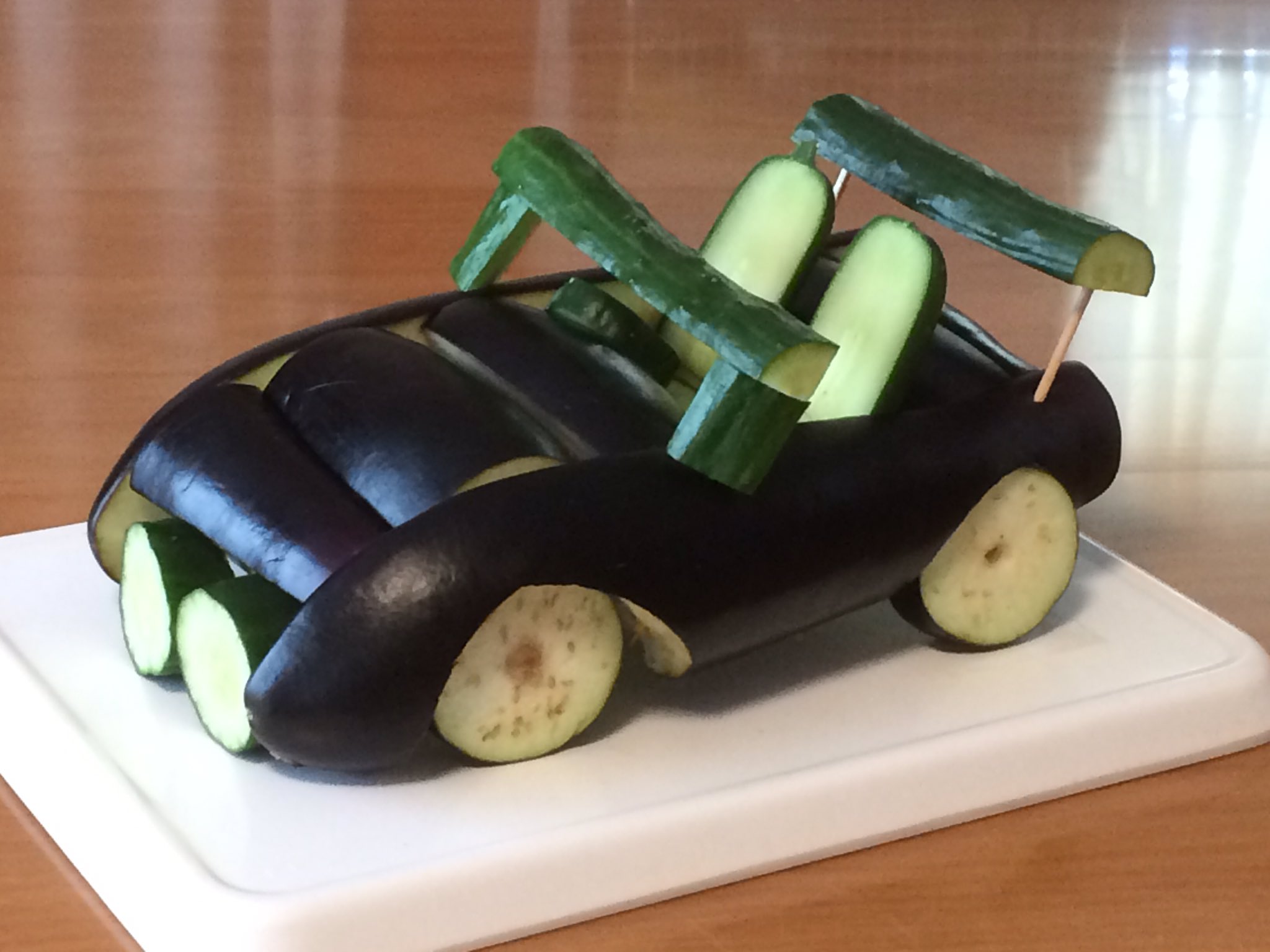 これは素晴らしい!お盆なので車好きだった父に野菜で車を作ってみた!