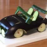 これは素晴らしい!お盆なので車好きだった父に野菜で車を作ってみた!