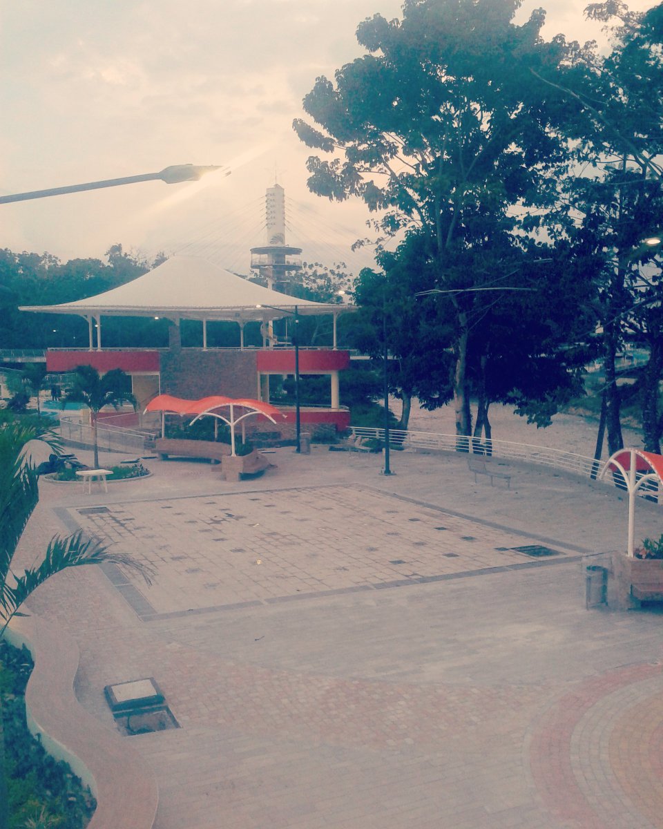 MaleconTena's tweet photo. 🌤️ Malecón escénico de Tena 🎑🎆🇪🇨️ 🌳 #MaleconescenicoTena #MaleconesTena #Tena #Napo🌳 #Tenense #Napense 🌿 #Wilis87 Fb: @MaleconescenicoTena https://t.co/eJqYSDRoB8