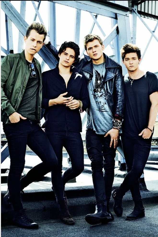 VampetteJackie's tweet photo. #5YearsOfTheVamps
@TheVampsband @TheVampsBrad @TheVampsJames @TheVampsCon @TheVampsTristan @JoeManager https://t.co/QpjPrXG52S