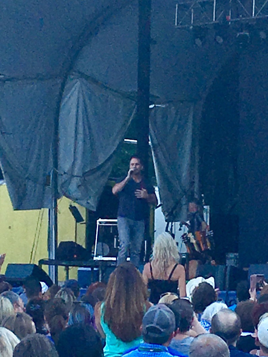 scgrizzard's tweet image. NASHVILLE 🎸😊