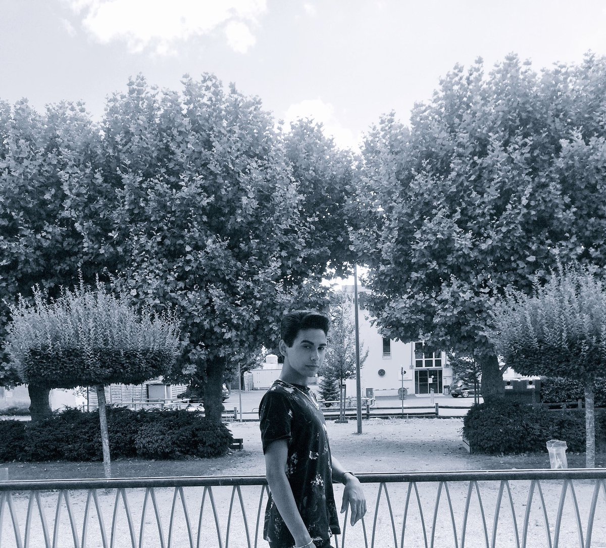 16 yo🌹danse 😍chant😘mannequinat 😻mode Américaine 🙀💋BUT:Devenir Coiffeur de Stars !!!🙏N'esiter pa s à venir faire connaissance!!!❤️