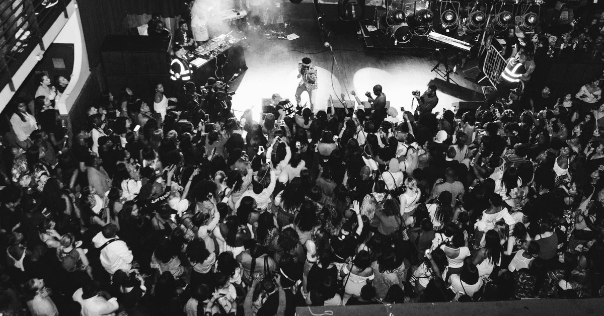 MaleekBerry's tweet photo. Fan Love ❤️🌹 #LDOSLONDON https://t.co/cEF4PPcOBD