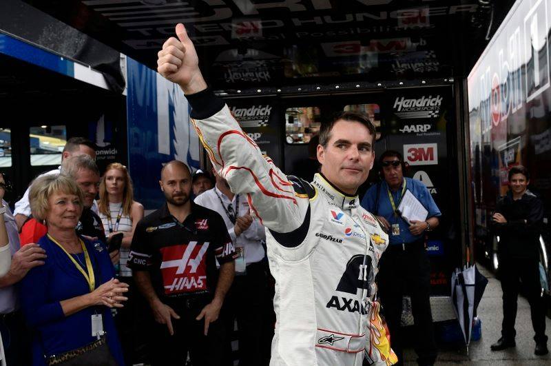 Thumbs up for Jeff Gordon! Happy birthday!
(Photo:  