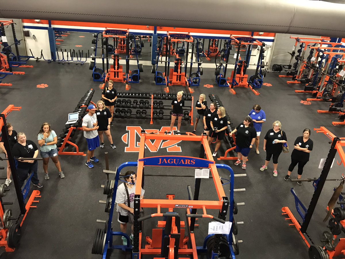 MC_BIGBLUE's tweet photo. Ladies getting a tour of the field house weight room, locker room, offensive and defensive coaches' offices! #GoJags #PlaybooksandPearls17 https://t.co/h0qhlpyw7f