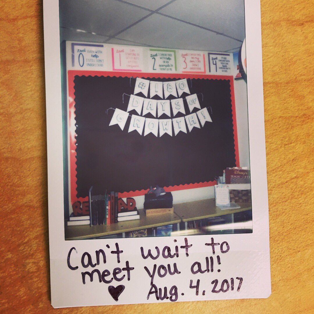 MsSimpsonClass's tweet photo. @HawksLEAD My new classroom display to document activities and student learning in one picture a day. #HawksLEAD #180DaysofGrowth #4thGrade https://t.co/DgBgkswT7s