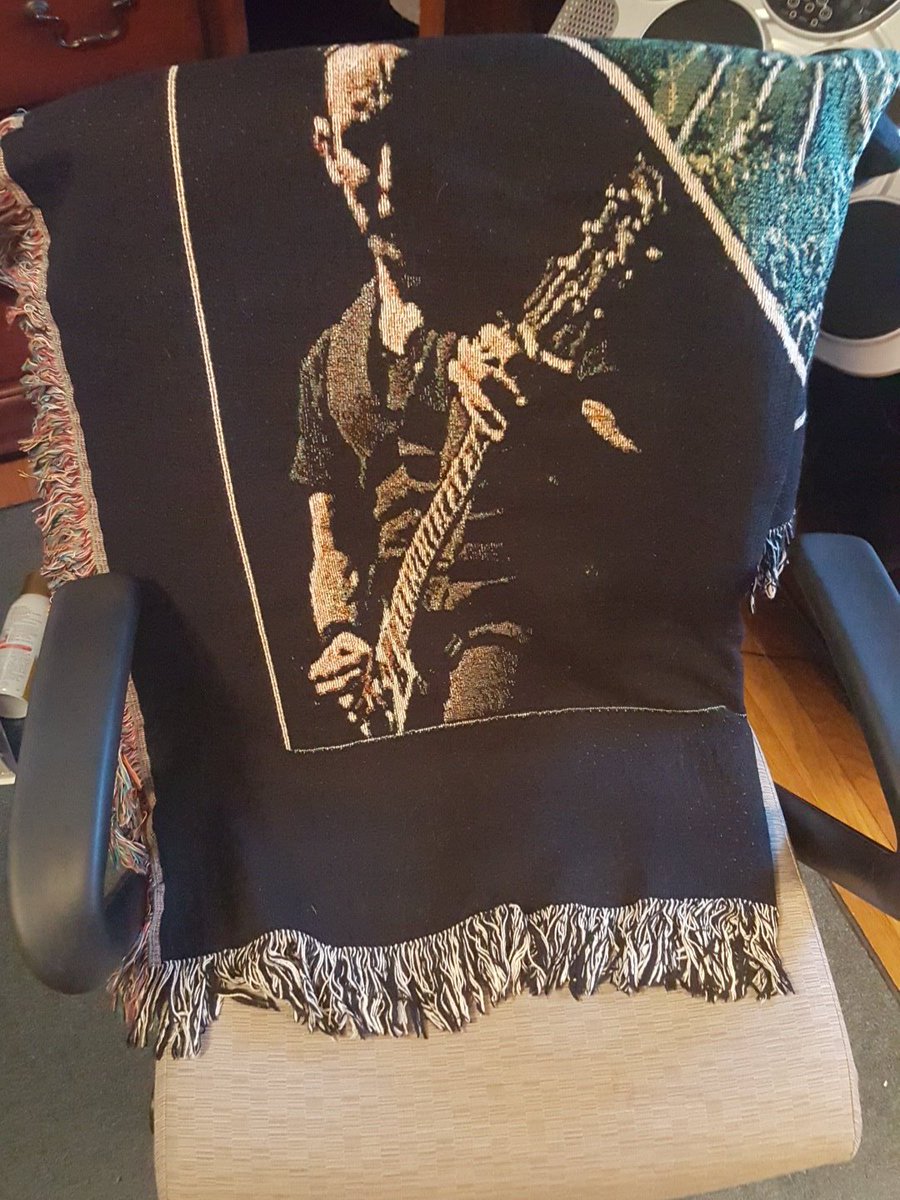 voldotBEAT's tweet photo. My chair tonight. #lol #canthelpmyself #VolCrazy https://t.co/FNPLWOymwb