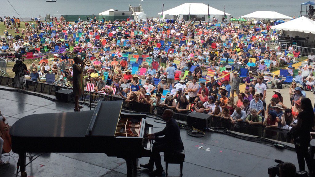 2bHearandNow's tweet photo. @cecilesalvant has the crowd in the palm of her hands here now @NewportJazzFest https://t.co/hfvTX5RhE7