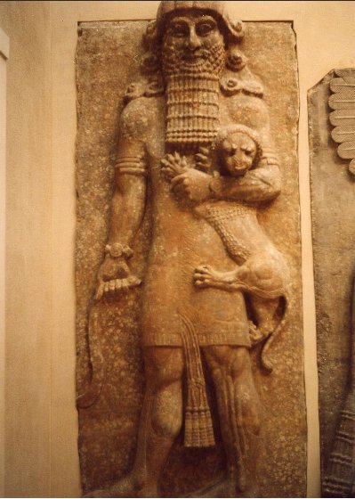 ことら総合研究所 広報部 相互 エンキドゥ エルキドゥ エンキ エア神 とは海王星のことです ギルガメシュが抱いているライオンが日本でいう神々の眷属 稲荷狐様です そして稲荷狐様のボス 筆頭は伏見稲荷のオススキ 稲荷の御祭神は宇迦之御魂大神様です