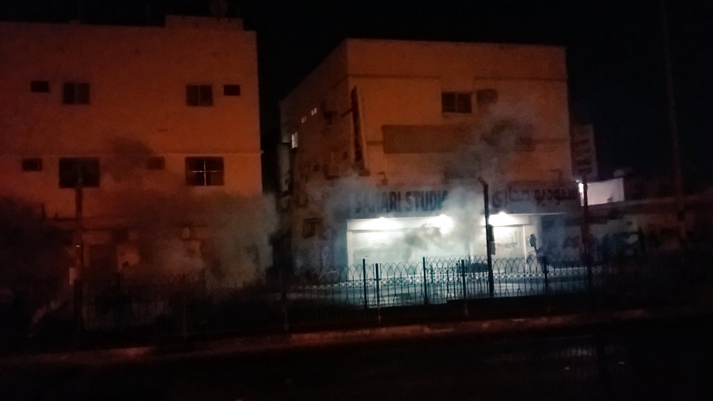 bh14news's tweet photo. 📷من مواجهات أهالي جزيرة #سترة في #جمعة_الصمود_2 وفاءاً للشهداء وتضامناً مع منطقة #العوامية المحاصرة
#البحرين #القطيف #Bahrain https://t.co/ym9SbpF8Tg