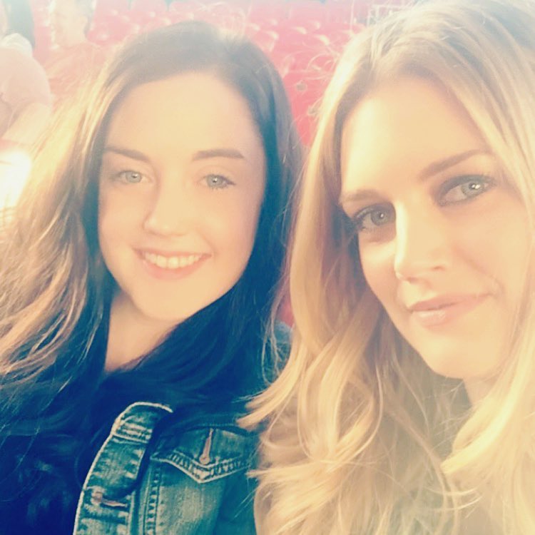 MissMarch2009's tweet photo. Found this gem...Sister and I at #DaveAndTim2017 in NJ a couple months back. Gotta love Snapchat filters! https://t.co/BmIkM5nual
