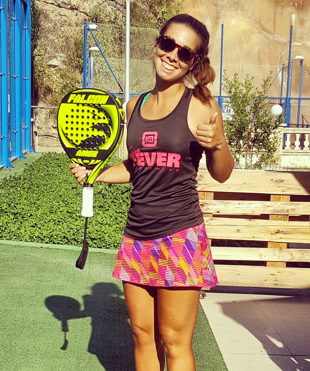 Molt contenta per la incorporació a l'equip de la nova marca FALCON PADEL jugant amb la pala Amur. Moltes gràcies per la vostra confiança! 🔛