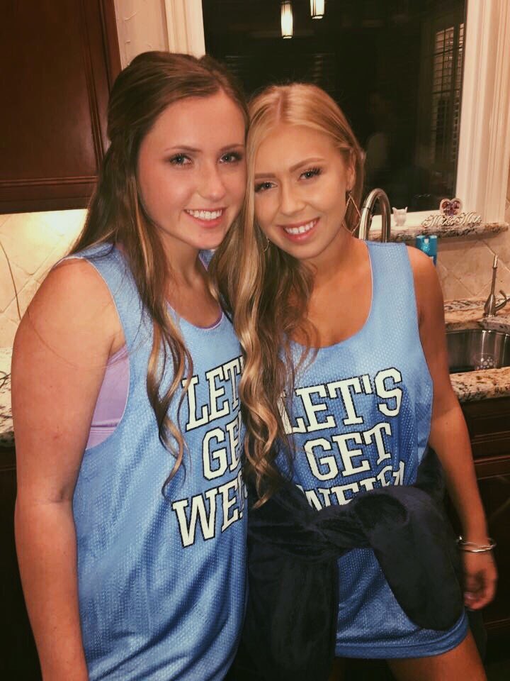 madibrook_'s tweet photo. happy bday birthday twin👯‍���️we spend every second together so it's fitting we share the same bday too 💗💗 ily @AbbyTownson https://t.co/CGHmfP8aaj
