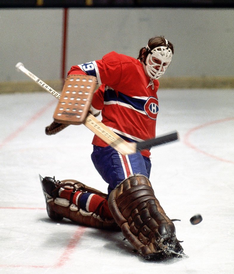 Happy 70th bday to former Montreal Canadiens goalie Ken Dryden, seen here in a 1971 game. 