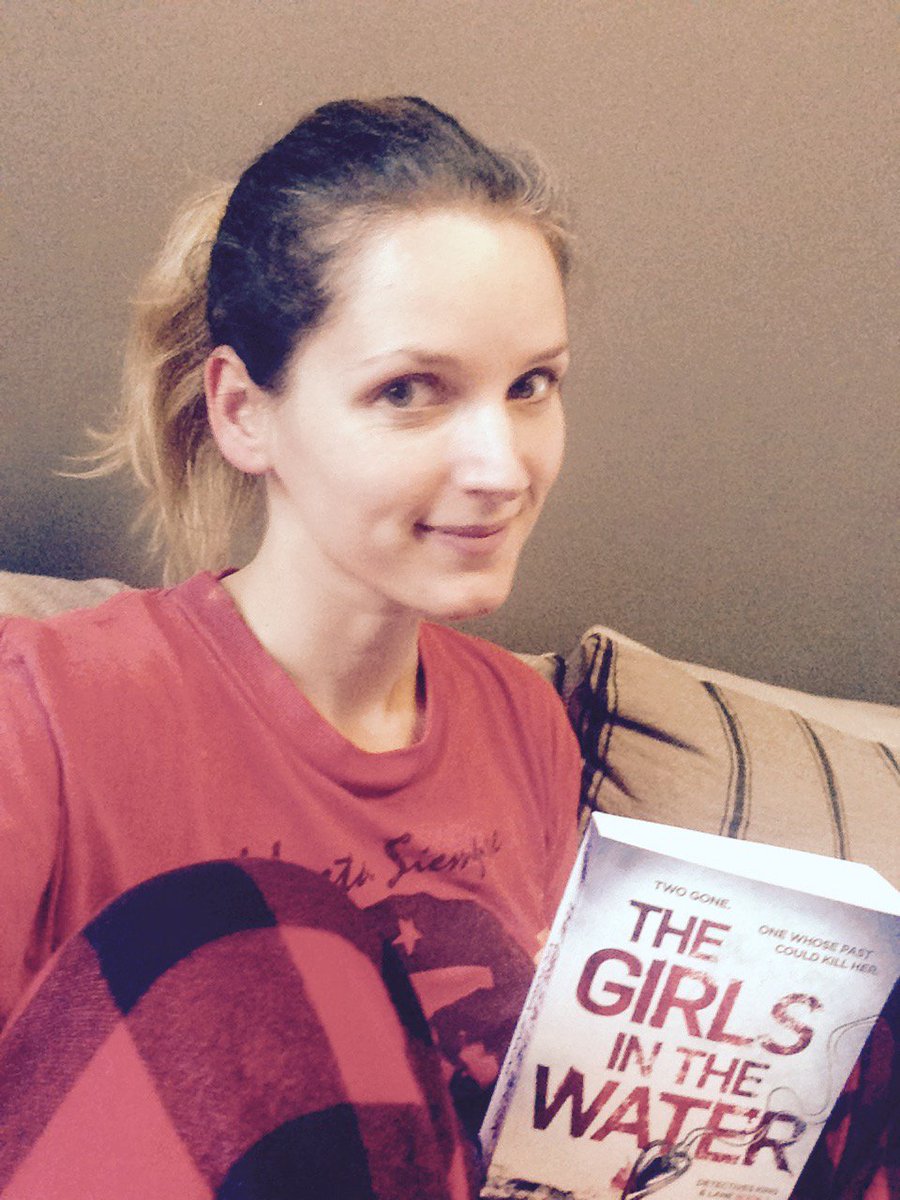 MaxineRidge's tweet photo. Ché and I #reading @vicwritescrime The Girls in the Water #book #amreading #nomakeup #pyjamamamas https://t.co/qMHIctXO4Y